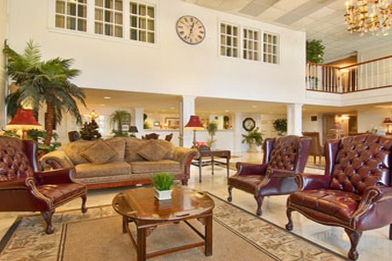 รามาดา บาย วินด์แฮม เฮนเดอร์สัน/อีแวนส์วิลล์ Hotel ภายนอก รูปภาพ