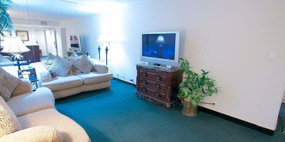 รามาดา บาย วินด์แฮม เฮนเดอร์สัน/อีแวนส์วิลล์ Hotel ภายนอก รูปภาพ